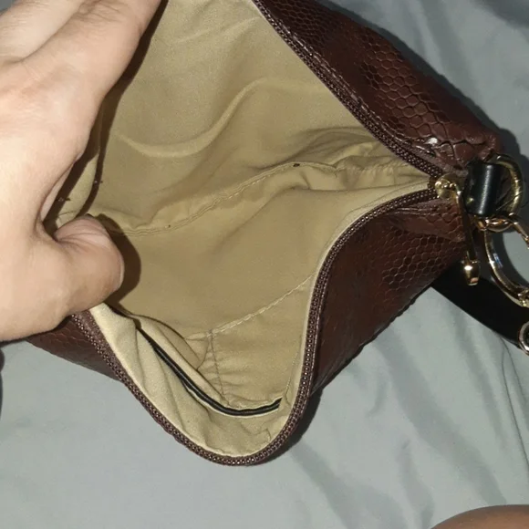 COPY - Crossbody - Picture 3 of 3